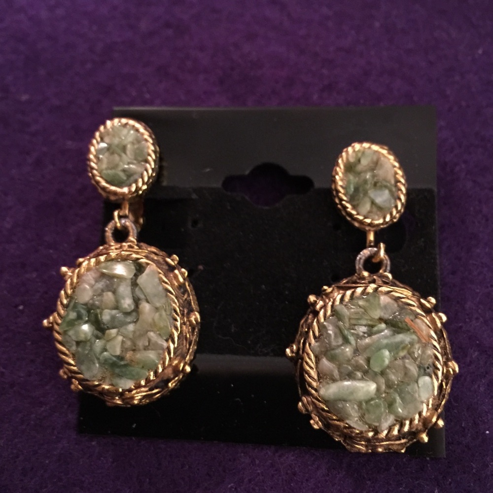 Vintage Jade Chips & Gold Tone Clip On Earrings - Picture 2 of 8